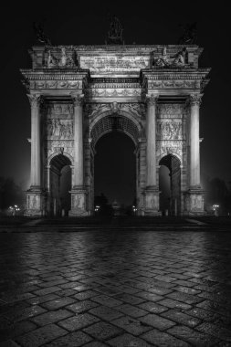Gece, Arco della Pace, Milano, İtalya.