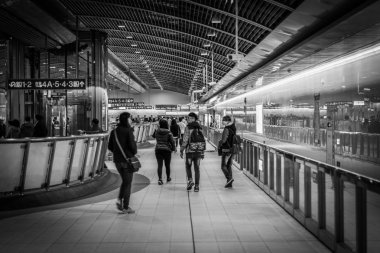 Taipei, Tayvan bir modern Mrt İstasyonu'na iç.