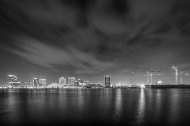 Portsmouth, Virginia waterfront Marnixkade skyline Norfolk gece,.
