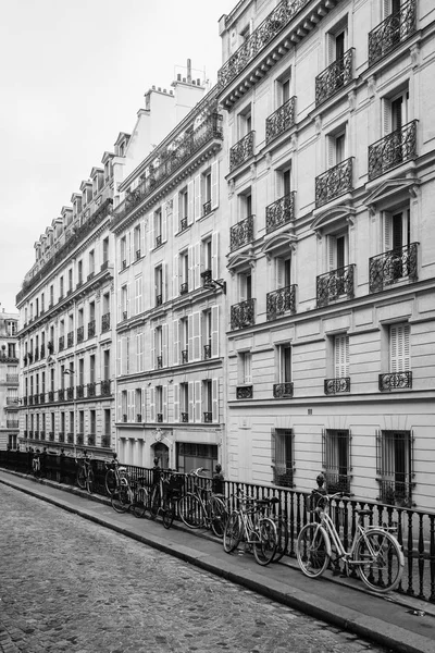 Kerékpárok Épületek Mentén Rue Malebranche Egy Megjegyzést Says Paris Franciaország — Stock Fotó