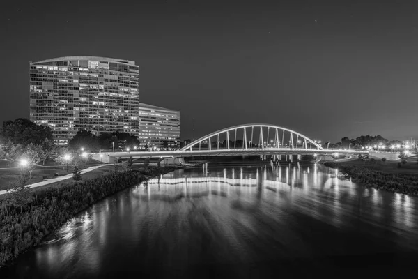 Κεντρική Γέφυρα Οδών Και Ποταμός Scioto Βράδυ Στο Columbus Οχάιο — Φωτογραφία Αρχείου