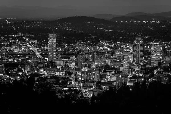 Utsikt Över Portland Skyline Natten Från Pittock Tunnland Park Portland — Stockfoto