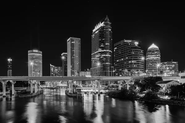 Manzarası Tampa Florida Gece Hillsborough Nehri Köprüler — Stok fotoğraf