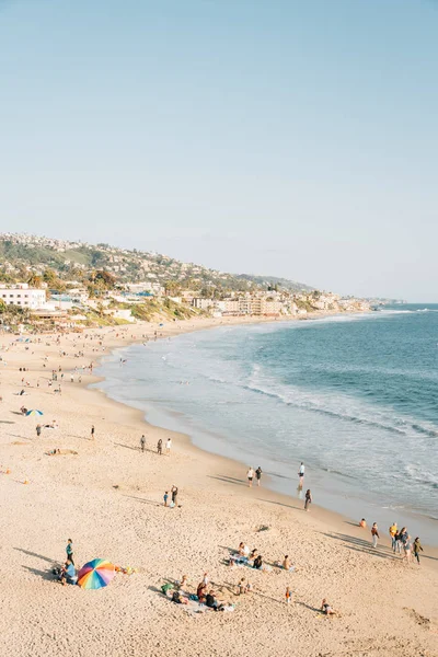 Vy över stranden och bergen från Heisler Park, i Laguna Beach, — Stockfoto