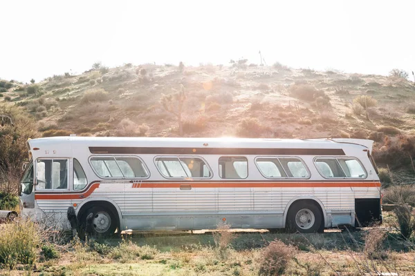 Opuštěné autobus nedaleko Pioneertown, Kalifornie — Stock fotografie
