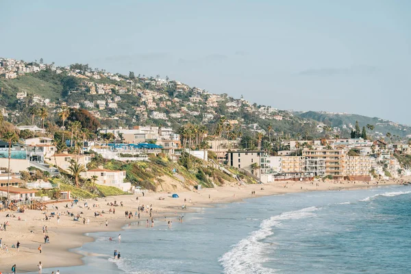 View of the beach and hills from Heisler Park, in Laguna Beach, — Stock Photo, Image