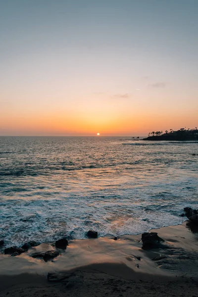 Zonsondergang over de Stille Oceaan in Laguna Beach, Orange County, Ca — Stockfoto