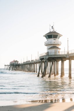 Pasifik Okyanusu ve İskele Huntington Beach, Ora dalgalarda