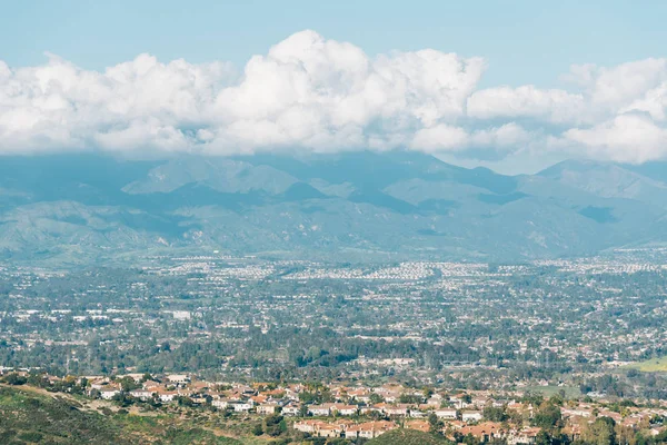 Vista de Orange County e montanhas do topo do mundo em Lag — Fotografia de Stock