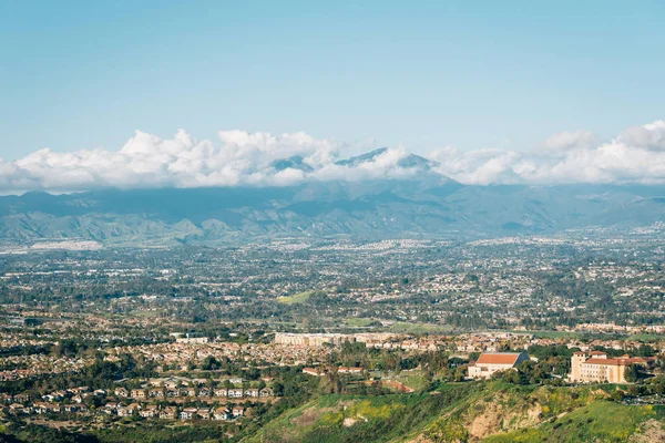Vista del Condado de Orange y las montañas desde la cima del mundo en Lag — Foto de Stock