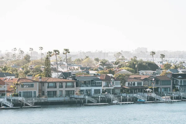 Pohled z Balboa Island z vyhlídkové místo v Corona del Mar, Newp — Stock fotografie