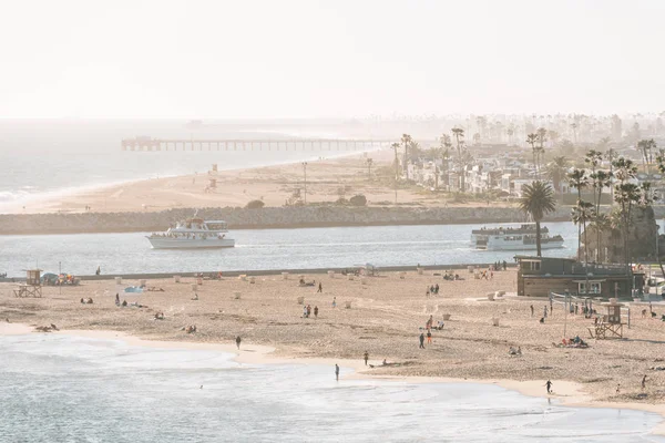 Vista sul tramonto dell'ingresso al porto di Newport e le spiagge di Cor — Foto Stock