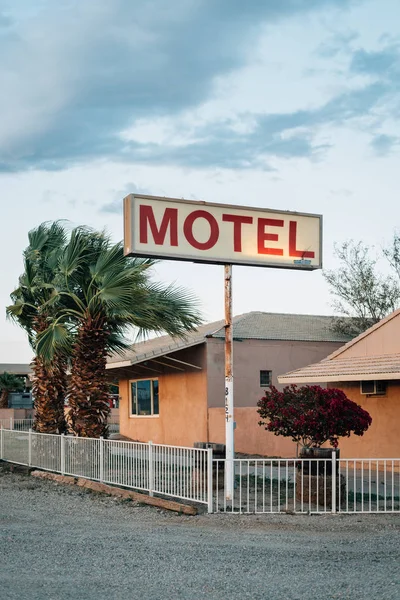 Stary znak motel w Niland, w pobliżu Salton Sea, California — Zdjęcie stockowe