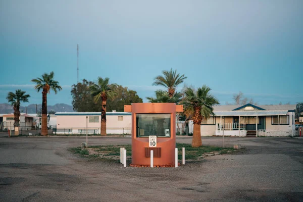 Entrée d'un parc de véhicules récréatifs à Niland, Californie — Photo