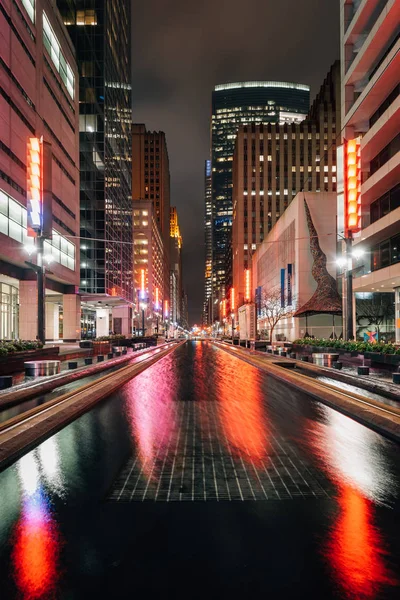 Main Street Square at night, in downtown Houston, Texas — Stock Photo, Image