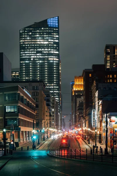 Θέα στο Cityscape της Main Street τη νύχτα, στο Χιούστον, Τέξας — Φωτογραφία Αρχείου