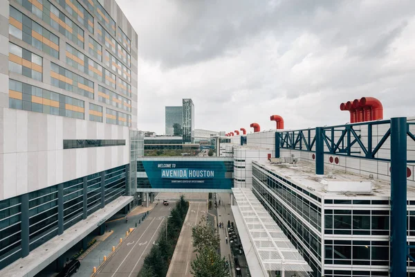 Avenida Houston en het George R. Brown Convention Center in Hou — Stockfoto