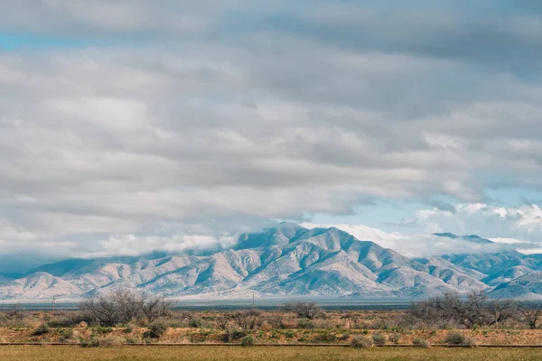 Montagnes dans le désert de l'est de l'Arizona — Photo