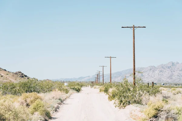 Dirt road in the desert, in Desert Center, California — Stock Photo, Image