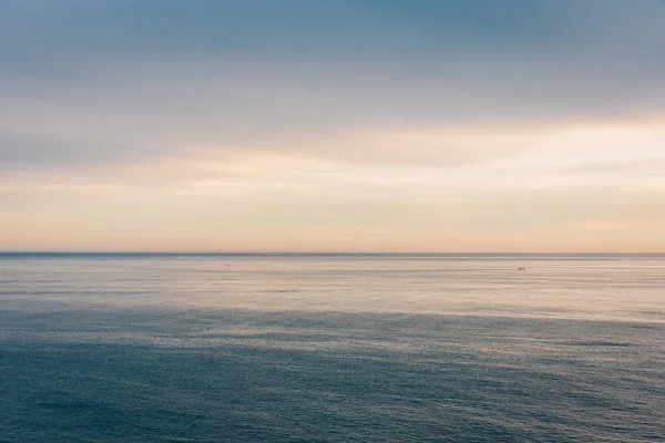 Vista do Oceano Pacífico ao pôr-do-sol, em Dana Point, Orange Count — Fotografia de Stock