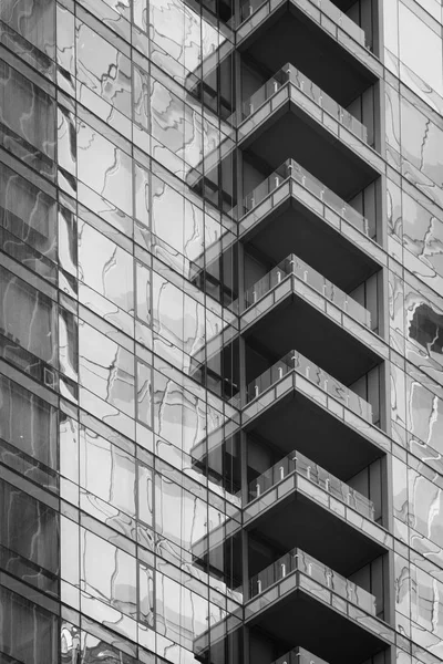 Moderní architektonické detaily balkony v Rosslyn, Arlington, — Stock fotografie
