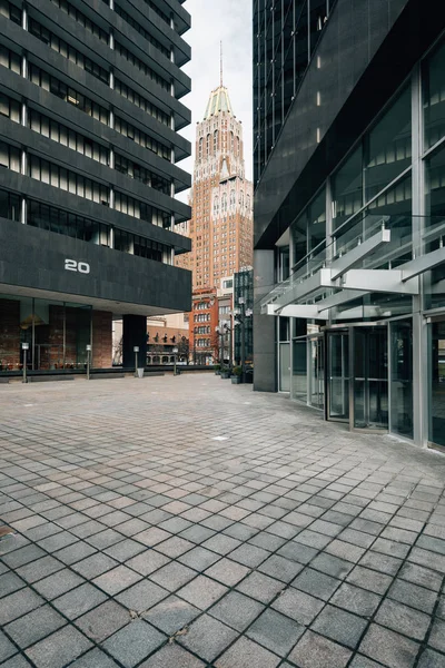 Voetgangers plaza en gebouwen in het centrum van Baltimore (Maryland) — Stockfoto