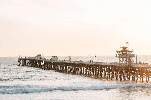 O cais ao pôr do sol, em San Clemente, Orange County, Califórnia — Fotografia de Stock