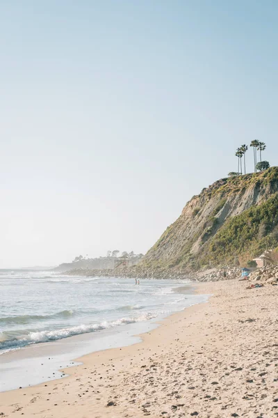 Spiaggia e scogliere a Strand Beach a Dana Point, Orange County, C — Foto Stock