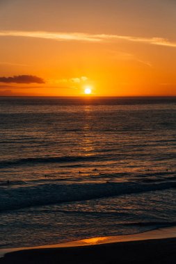 Tuz Creek Beach Pasifik Okyanusu üzerinde günbatımı, Dana Point