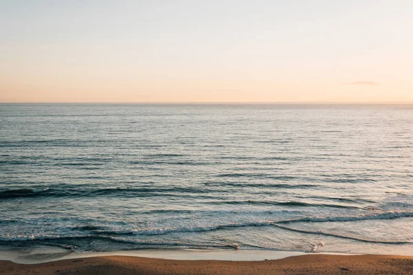 Ondas no Oceano Pacífico ao pôr do sol, Salt Creek Beach, em Dana — Fotografia de Stock