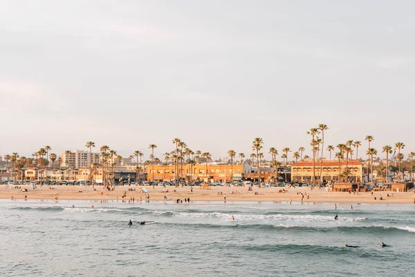 Abendblick auf den Strand von der Seebrücke in Newport Beach, orange — Stockfoto