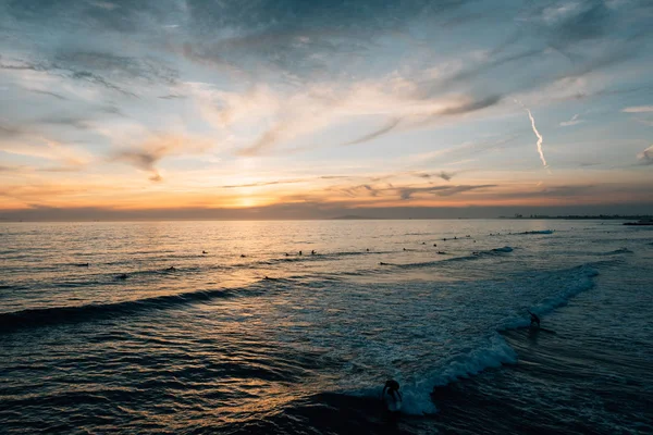 Zachód słońca nad Oceanem Spokojnym, w Newport Beach, Hrabstwo Orange, — Zdjęcie stockowe
