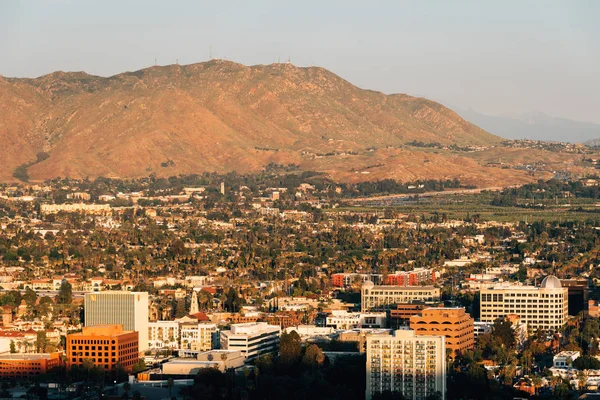 Widok na centrum Riverside od góry Rubidoux, w Riverside, CA — Zdjęcie stockowe