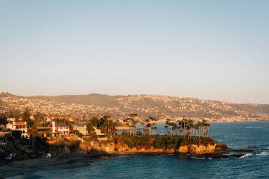 Laguna Beach Crescent Bay görünümü, Orange County, Kaliforniya