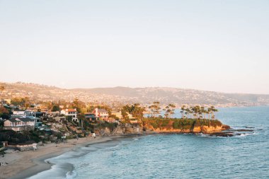 Laguna Beach Crescent Bay Gün batımı görünümü, Orange County, Cali