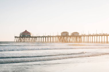 Gün batımı, Huntington Beach, Orange County, California'dan iskelede