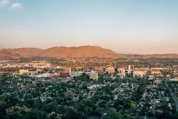 Widok na centrum Riverside, od góry Rubidoux w Riverside, CA — Zdjęcie stockowe