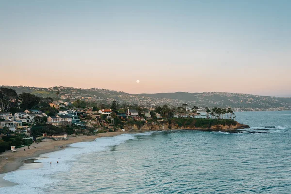 Moonrise over Crescent Bay in Laguna Beach, Orange County, Calif — Stock Photo, Image