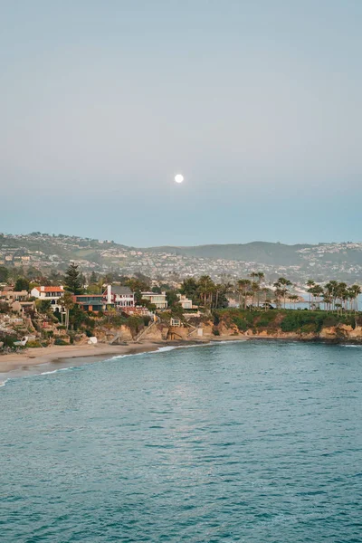 Moonrise over Crescent Bay in Laguna Beach, Orange County, Calif — Stock Photo, Image