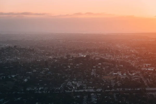 Uitzicht op de zonsondergang vanaf Mount Helix, in La Mesa, in de buurt van San Diego, Califo — Stockfoto