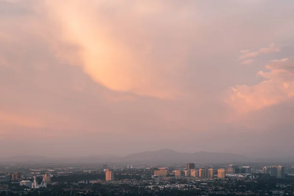 Solnedgång utsikt över universitetsstaden, från Mount Soledad i La Jolla, — Stockfoto