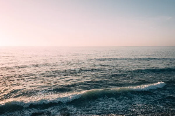 Waves in the Pacific Ocean, in La Jolla, San Diego, California — Stock Photo, Image