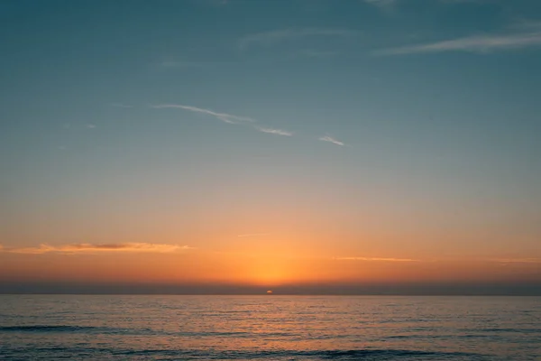 Puesta de sol sobre el Océano Pacífico en La Jolla, San Diego, California — Foto de Stock