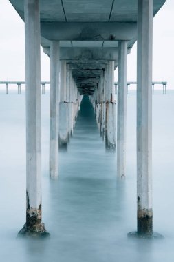 San Diego, Californi Ocean Beach Pier altında uzun pozlama