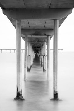 San Diego, Californi Ocean Beach Pier altında uzun pozlama