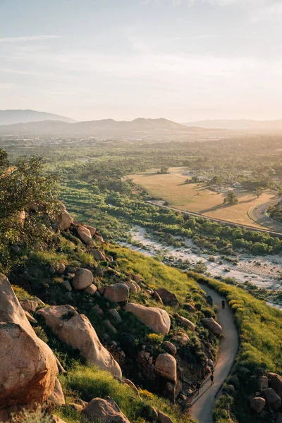 Ösvény és kilátás a hegy Rubidoux in Riverside, California — Stock Fotó