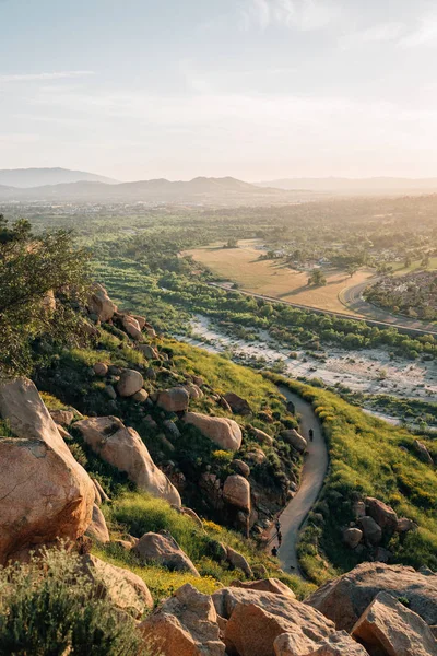 Trail en uitzicht vanaf de berg Rubidoux in Riverside, Californië — Stockfoto