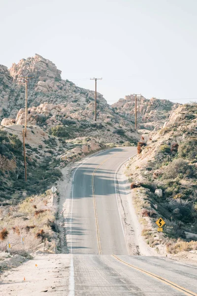 Hills and desert landscape along a road in Pioneertown, Californ — Stock Photo, Image