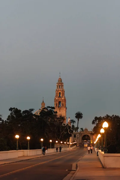 El Prado and the California Tower at night, in Balboa Park, San — Stock Photo, Image
