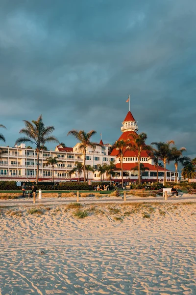 Hotel del Coronado a pláž v Coronadu nedaleko San Diega, CA — Stock fotografie